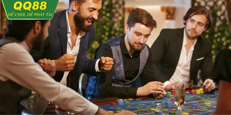Live Casino QQ88 2026 – Trải Nghiệm Sòng Bài Trực Tiếp Người chơi phân tích bàn cược live casino QQ88